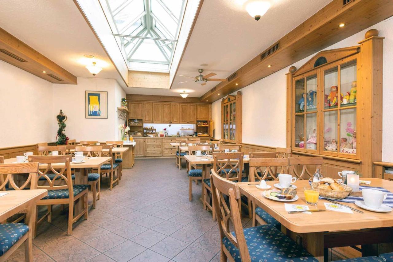 Hotel Restaurant Goldener Hirsch Donauwoerth Exterior foto